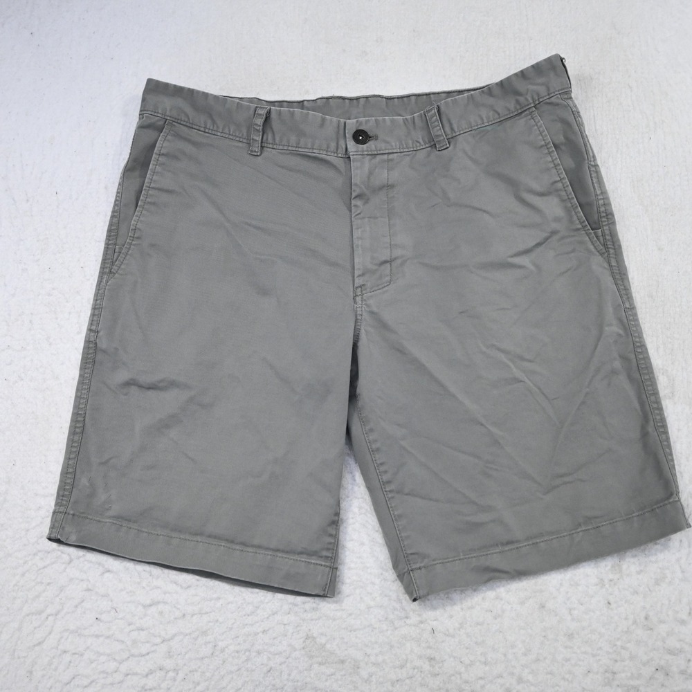 The North Face Shorts Mens 38 Regular Gray Chino Flat Front Zipper Pocket